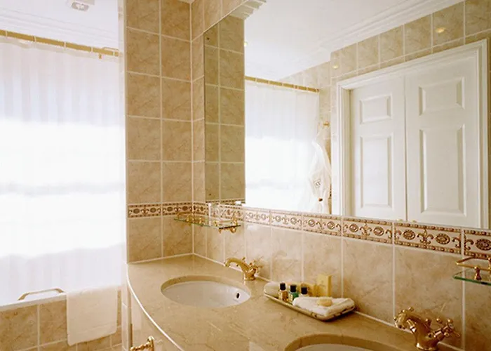 The Dawson - Hostel *