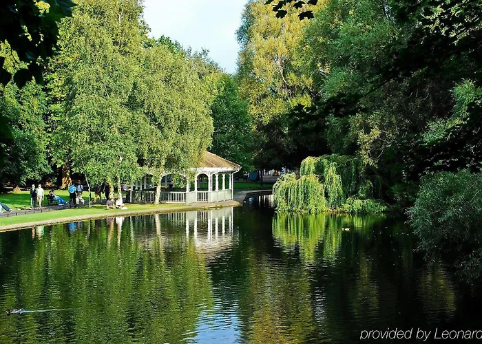 بيت شباب The Dawson -